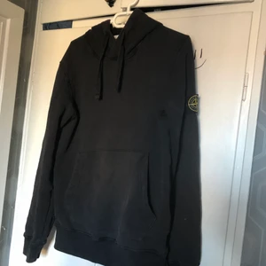 Stone Island hoodie **ÄKTA** - Säljer min stone island hoodie i strl S.