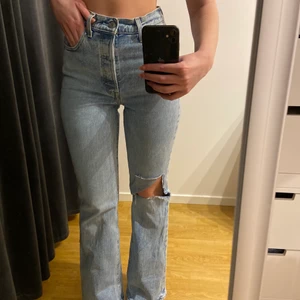 Levis Jeans - Super bekväma Levis jeans, säljer då dom tyvärr inte kommer till användning längre. Använda ett fåtal gånger men är fortfarande i super skick😊 pris går även att diskuteras!!