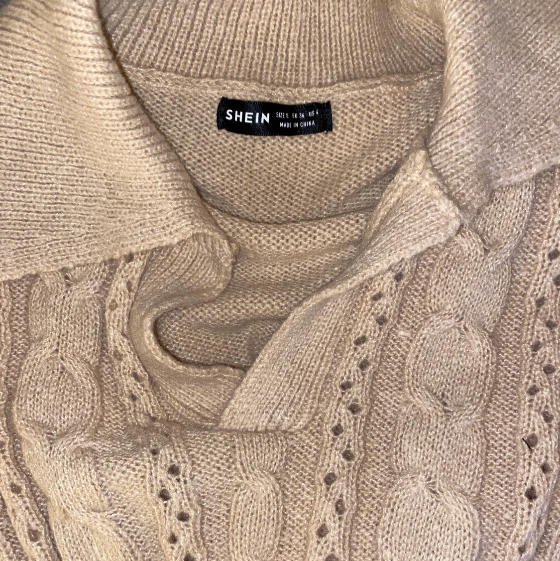 Beige stickad tröja - 90