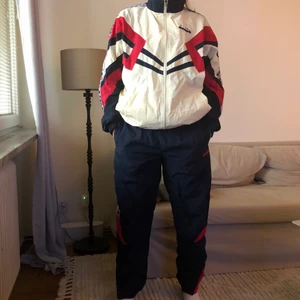 Diadora Prassel-Set Vintage - Storlek Large men är liten i storlek passar 176+ till 185 ungefär ( modellen på bilden är 170cm) 