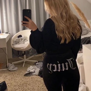  juicy Courure Bootcut dimon - Intressekoll på mina juicy Courure Bootcut dimon helt nytt skick andvänd 2-3 gånger❤️