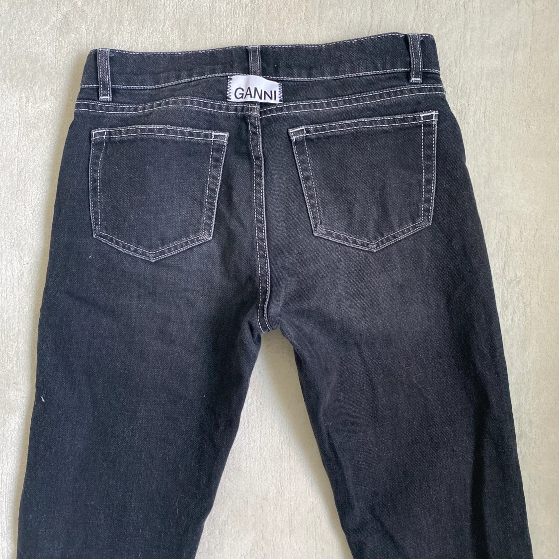 Jeans från ganni - 90