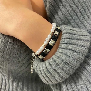 Lisa Armband - Handgjort armband, ”Lisa” med fina pärlor ✨ 50kr/St. 3 För 120kr. Gratis frakt. 