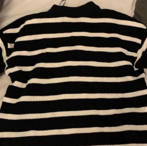 Randig tröja - En randig tröja från hm,mer bilder finns ,i s💕