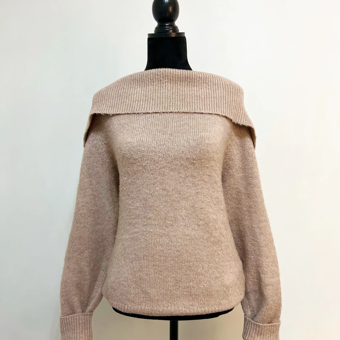 Off shoulder stickad tröja - Amisu - M