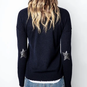 Zadig&Volatire tröja  - Sååå snygg trendig Cashmere tröja från Zadig&Volatire! 100% Cashmere, köpt i Palma💕💕 Endast tvättad med Cashmere-tvättmedel. Slutsåld❤️ köpt för 3500 kr!