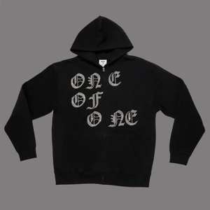 One of one Hoodie  - I nyskick! Kan skicka, tillkommer fraktkostnad❤️‍🔥 nypris 1500kr. Säljs inte längre! Högsta bud vinner 😘
