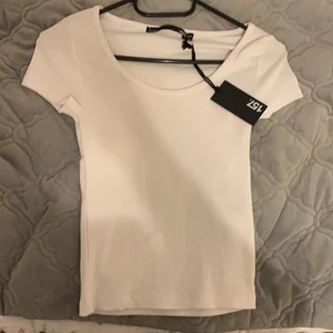 Tröja  - Tröjan är köpt på lager 157. Helt oanvänd. Kan mötas upp