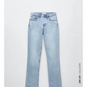 Zaras mod rise straight jeans - Jätte snygga men en aning för små💗      Långa jeans men lite små i midjan.