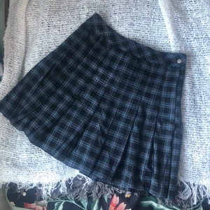 Tennis kjol - Söt kort kjol från h&m i storlek 34. Skriv om ni har fler frågor, köparen står för frakt