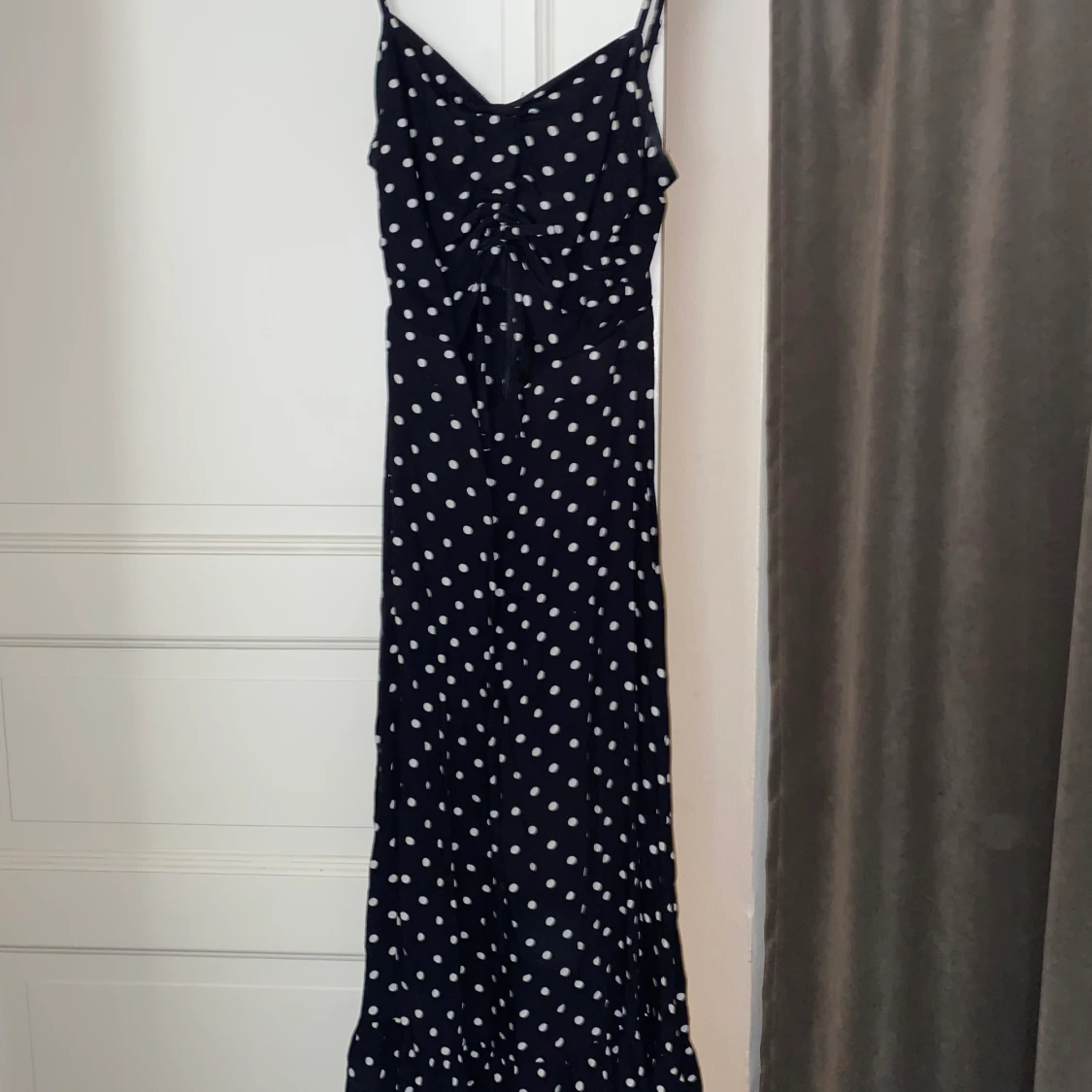 Långklänning med utskurning storlek 36 - 90