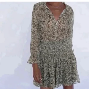 Zara klänning - Intressekoll på min leopard klänning från zara som jag köpte här på plick och som ibte kommer till användning ❤️‍🔥