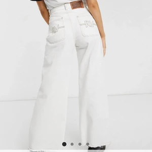 Vita jeans med sömmar  - Vita jeans med sömmar ifrån reclaimed vintage🤍 