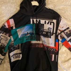 nakd hoodie  - en jättefin oversize hoodie i storlek XXS men jag som vanliga fall har S/M passar den jättebra då den är större i storleken🥰🤗