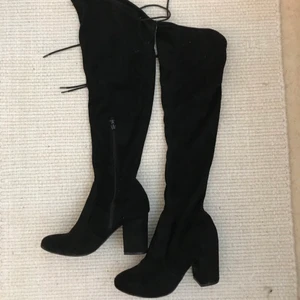 Klackar  - Jätte snygga over knees klackar!❤️‍🔥 👠 