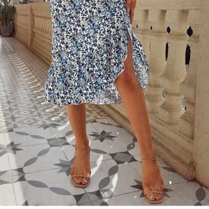 Kjol S shein - Aldrig använd, endast testad. Passade tyvärr inte mig, därför säljer jag. Super fin och skönt material! 110 inklusive frakt. 