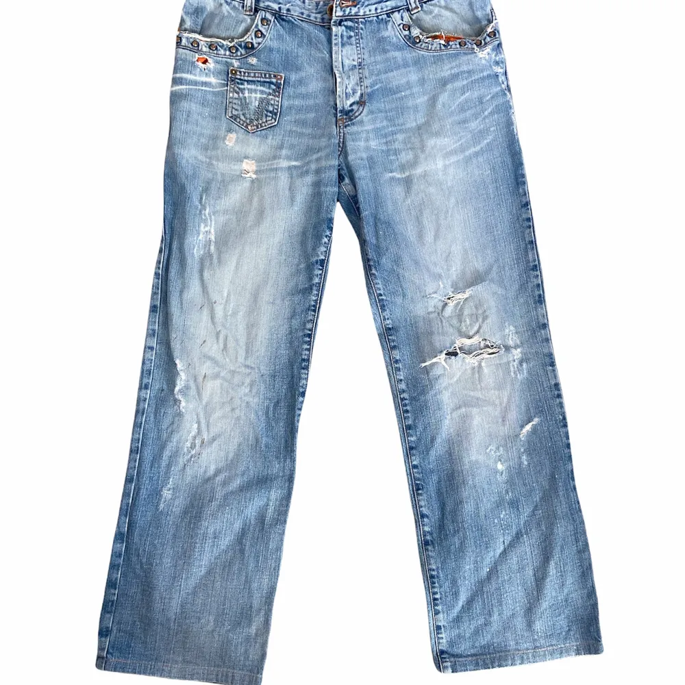 Ett par fina Dolce Gabbana Jeans storlek 32/32. Väldigt bra skick, jag har aldrig använt de, köpta på vestiare. Jeans & Byxor.
