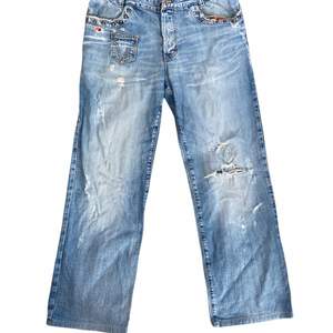 Ett par fina Dolce Gabbana Jeans storlek 32/32. Väldigt bra skick, jag har aldrig använt de, köpta på vestiare