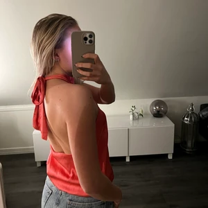 Topp med öppen rygg - Sååå fin topp. Köpare står för eventuell frakt 😝😘💕