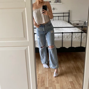 Byxor med hål storlek M - Köpta på second hand för länge sen men har inte kommit till användning,  fint skick!