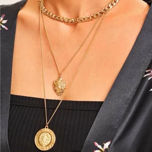 Halsband - Säljer detta snygga halsband. Har tappat färgen lite i kedjan men annars är det fint skick på övriga ställen, dm för bilder