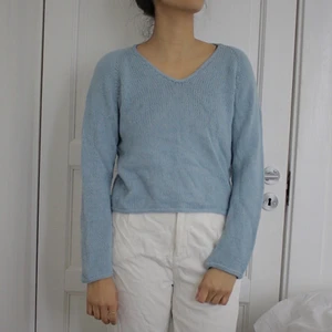 Cumulus Bluse - PetiteKnit - Hemstickad tröja. Stickad i Sandnes Duo som är en blandning av merinoull och bomull. Super mjuk!  Stickmönster av PetiteKnit.