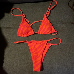 Bikini - Bikini för liten för mig storlek xs passar folk med mindre bröst. Har aldrig badat i för beställde hem men den va för liten.