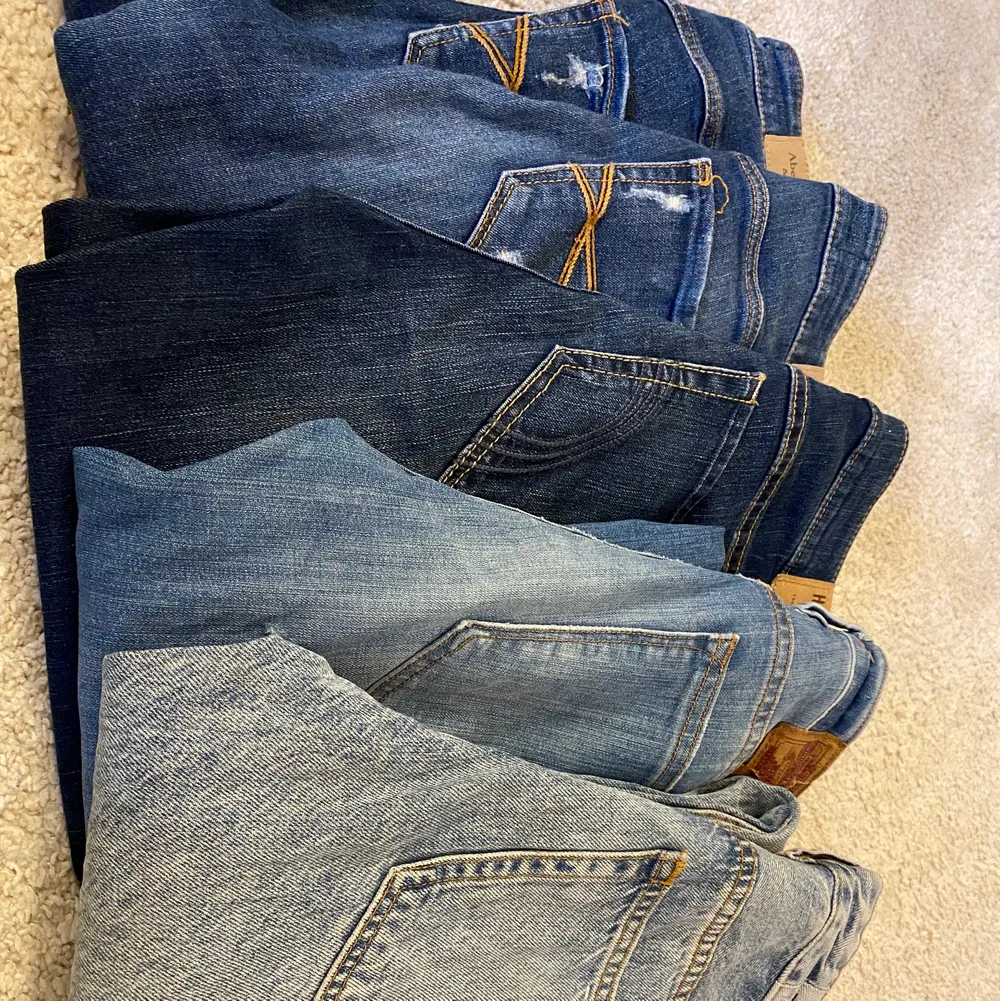 Olika fina jeans till ett bra pris!!. Jeans & Byxor.