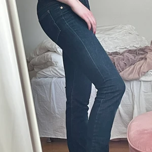 Acne jeans Low rise jeans - !RARE! Low waisted/Low rise jeans från ACNE. Jätte trendiga och snygga. Ny pris: 2 000 💕. Om det är flera som vill köpa så får ni buda!💕