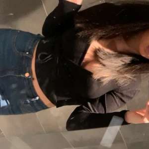 Fin svart tröja  - Fin uringad tröja som man knyter bak eller fram 💓💓knappt till andvändning