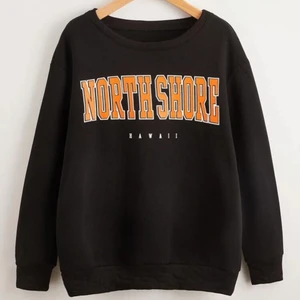 Sweatshirt  - Svart sweatshirt från SHEIN, knappt använd och är i bra skick
