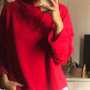 Röd hoodie - Zara