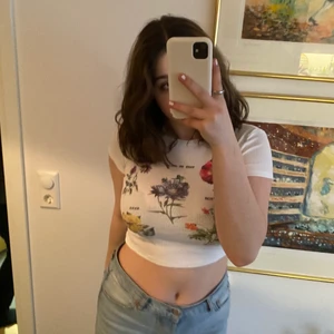 fina linnen! - två superfina linnen från bershka!💕 köptes för ett tag sedan men båda är för små på mig! tror båda är i storlek S men det andra linnet är kortare än det första!😚 priset är styckpris men köp båda för 170kr❤️