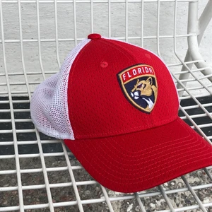 Keps - Bra skick, skriv om fler frågor! Frakt står köparen för:)