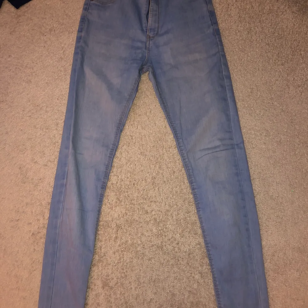 Light wash tight jeans high waisted from Alcott, pretty new. Only have been used a couple times. Jeans & Byxor.
