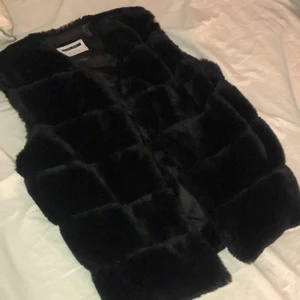 Väst - Väst , pris kan diskuteras vid snabbt köp