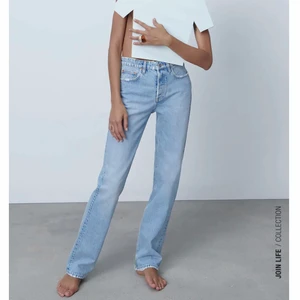 Zara jeans  - Säljer dessa skitsnygga jeans från Zara!! Endast använda ett få tal gånger. Skriv för fler bilder❤️ säljer för 320