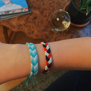 Sommar armband - Egengjorda sommar armband! 35kr st (inkl frakt) 🌸🤩💘