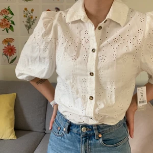 Oanvänd vit blus  - Helt oanvänd vit blus 