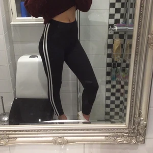 Leggings i stl XS/S - Ett par ass snygga läggnings som är väldigt sköna och allmänt chilla.