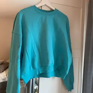Turkos sweatshirt i storlek M💙 säljer för att jag inte får användning av den💙