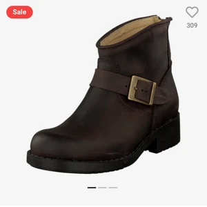 Johnny Bulls i brun  - Säljer ett par Johnny bulls i brun och låga, de är använda ett par gånger men inte så slitna. De är i storlek 39 och passar bra. Tyvärr finns inte lådan kvar. Skriv privat för egna bilder. 