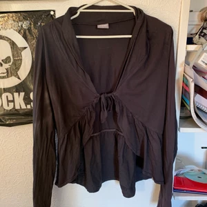 Me&i kofta - Jättefin kofta, köpt secondhand men i jättebra skick! Passar perfekt för en fairy look🧚🏻