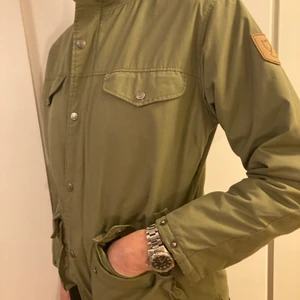 Fjällräven jacka - Teddy fodrad fjällräven klassiker. Små tecken på användning bara. Damstorlek, M