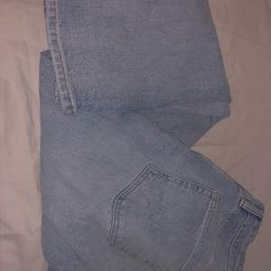 Jeans med hängslen - Kappahl | Plick Second Hand