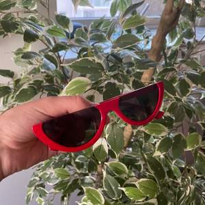 Retro solglasögon som inte kommer till användning längre! Frakt tillkommer (45kr) 🥰