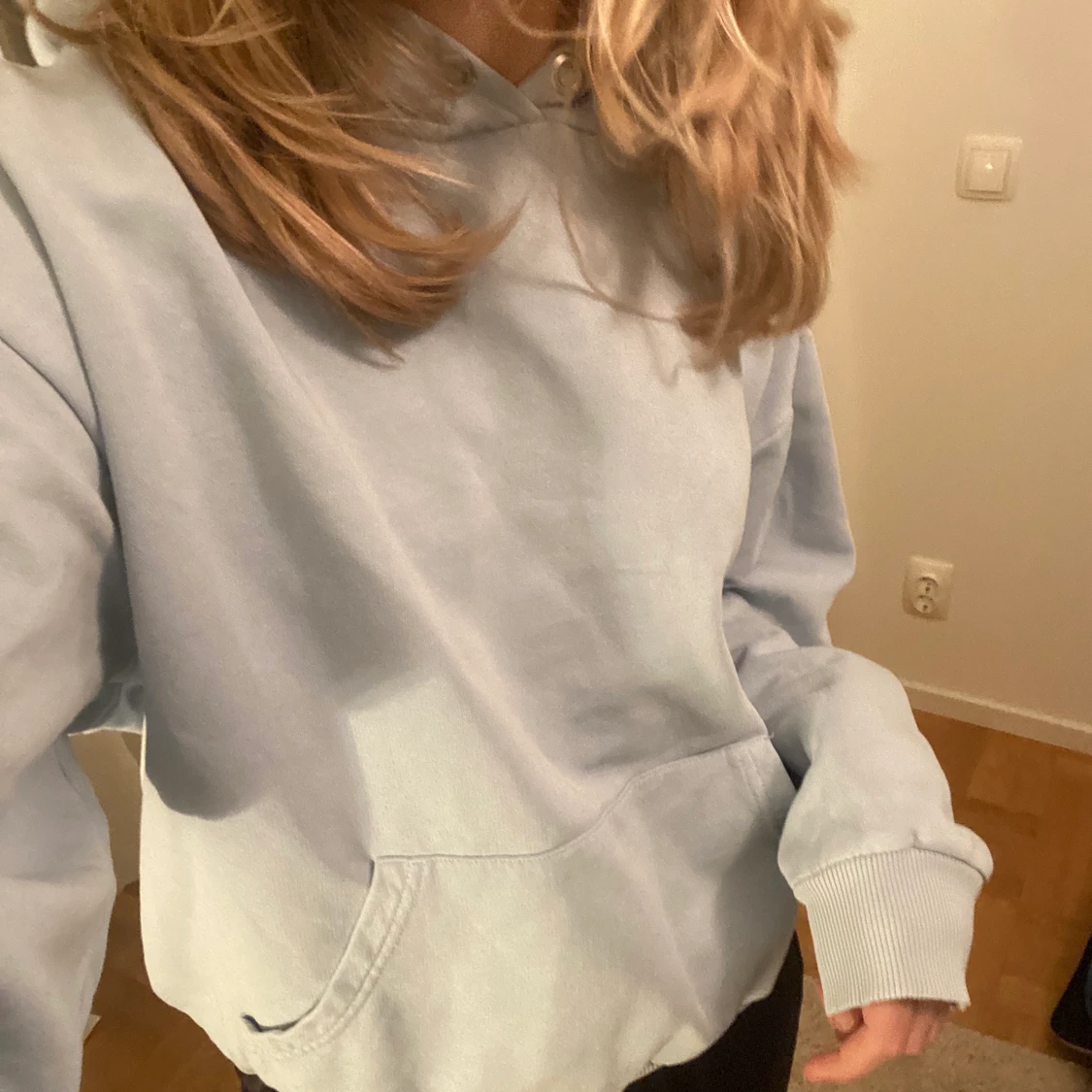 Ljusblå hoodie  - 90