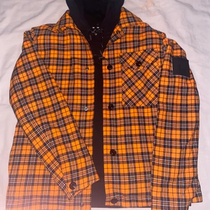 Peak jacka - Grymt snygg rutig peak performance jacka i storlek M, nästintill nyskick!