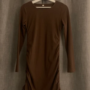 Klänning från Shein - Brun klänning från Shein i storlek S. #shein