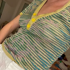 Missoni T-shirt - Topp från Missoni i ett fint och färgglatt mönster, glittrar lite i ljuset! Passar XS-S